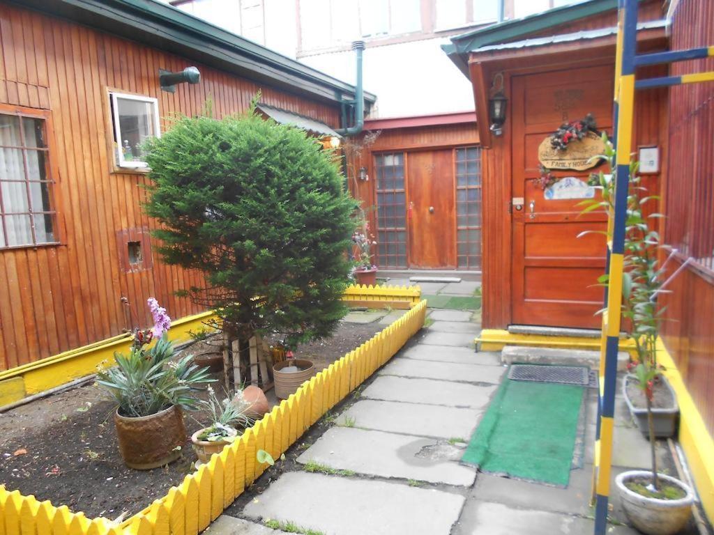 Alojamiento Familiar Rey Bed and Breakfast Punta Arenas Esterno foto